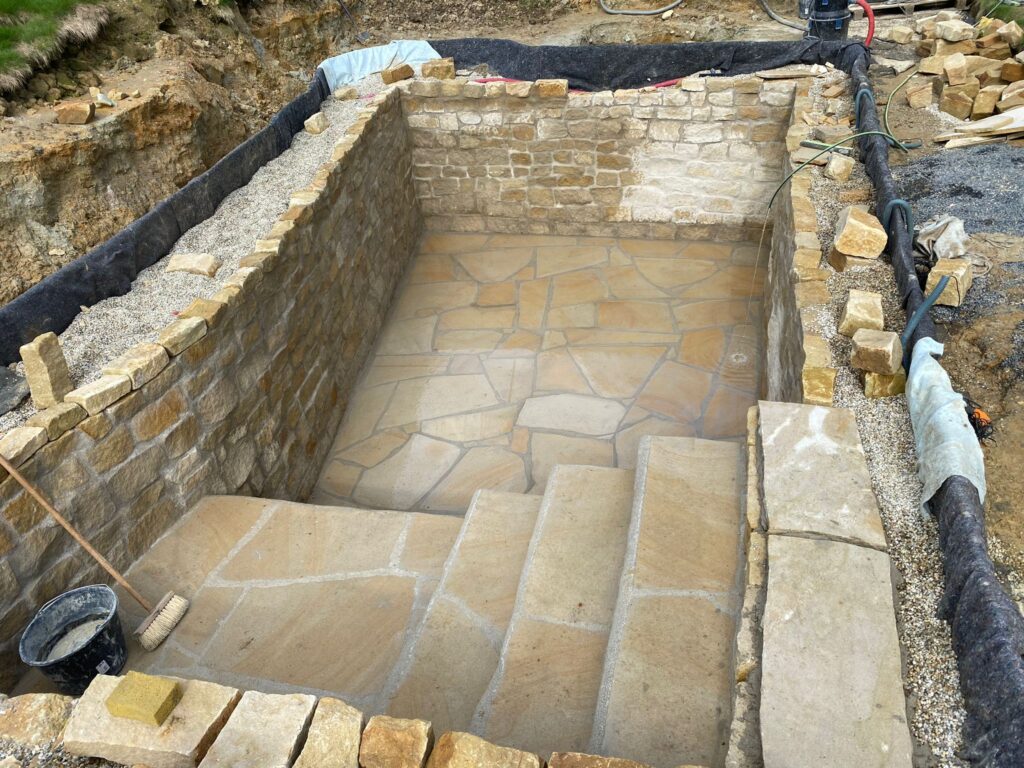 Vyzdívané jezírko